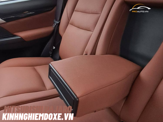 Bọc ghế da xe Mitsubishi Pajaro sang trọng và tinh tế