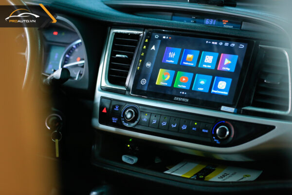 Nâng cấp màn hình android zestech cho xe Toyota Highlander tại proauto.vn